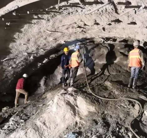 连城拱顶带模注浆料的施工流程及注意事项